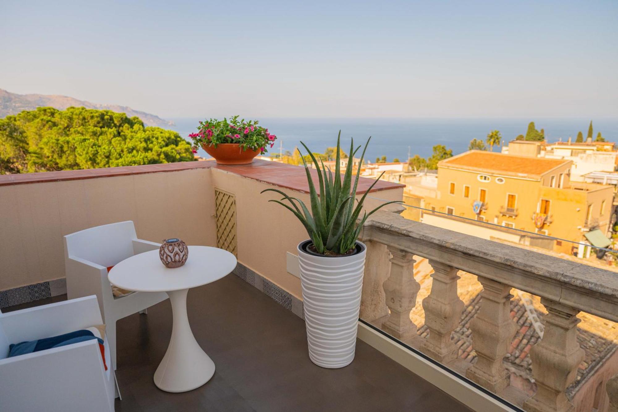 Hotel La Terrazza Di Porta Messina Taormina Esterno foto